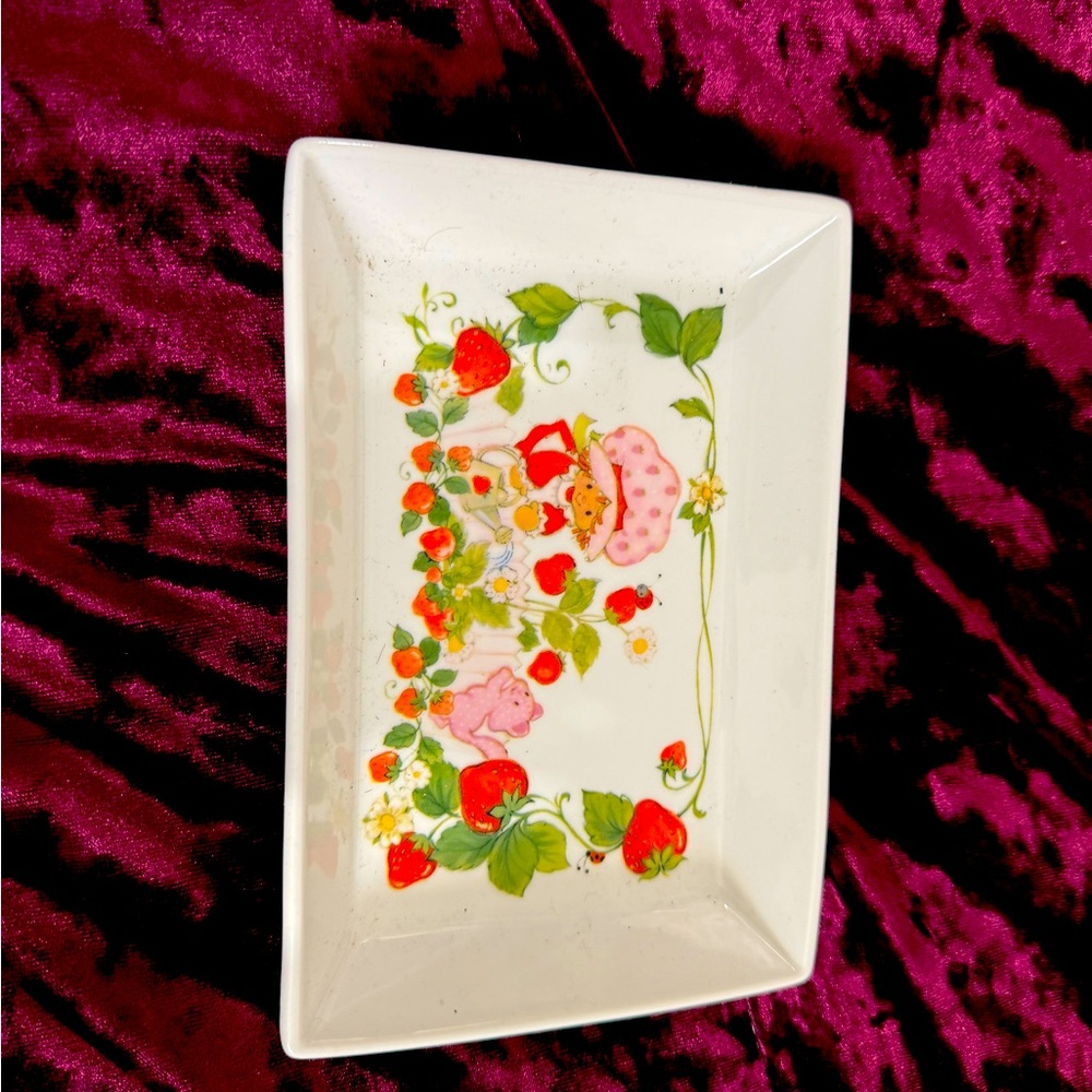 Does kill strawberry shortcake, trinketb tray